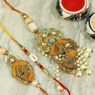 Appetizing Rakhi sets for love