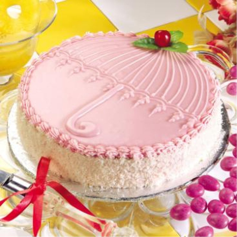 Creamy Strawberry With Coconut Cake