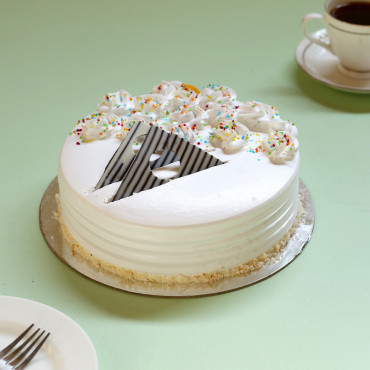 Creamy Vanilla Delight Cake