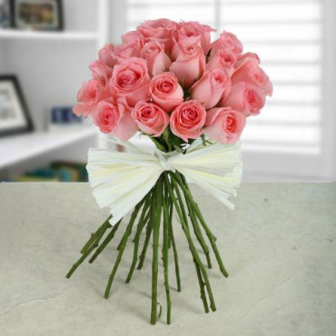 Elegant Pink Roses Bunch