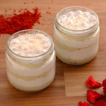 Elegant Vanilla Cream Cake Jar