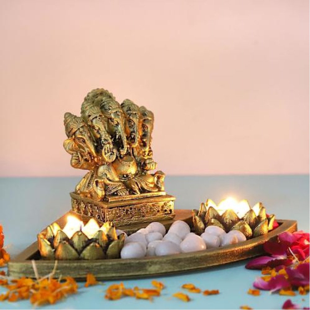 Ganesha Gift Setin a Oval Shape Tray
