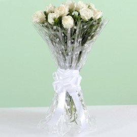Pure Elegance 12 White Roses Bunch