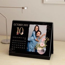 Table Calendar 2022 in Black